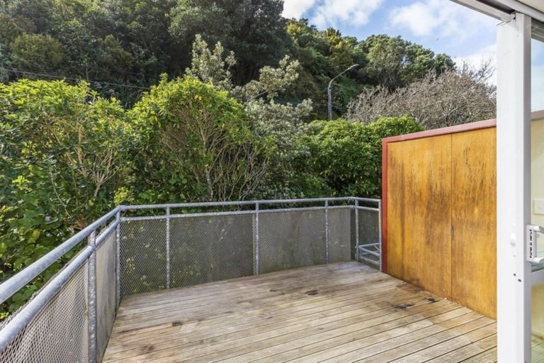 Photo of property in 2/2 Onslow Road, Khandallah, Wellington, 6035