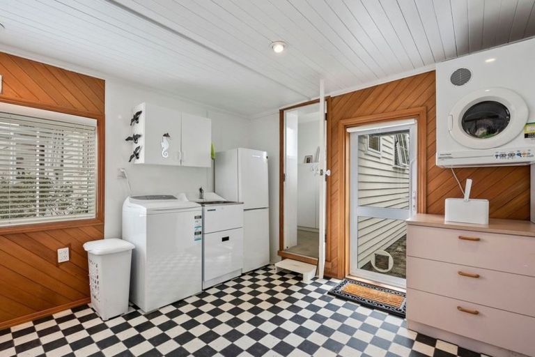 Photo of property in 9 Oak Street, Ebdentown, Upper Hutt, 5018