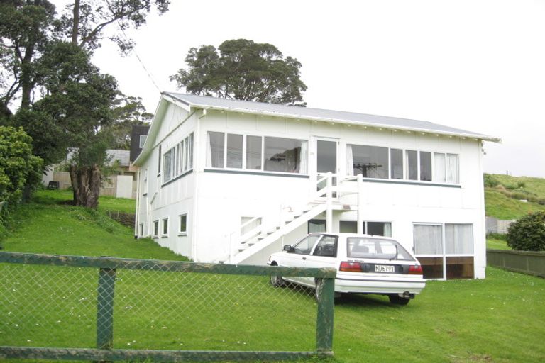 Photo of property in 28 Tasman Parade, Oakura, 4314