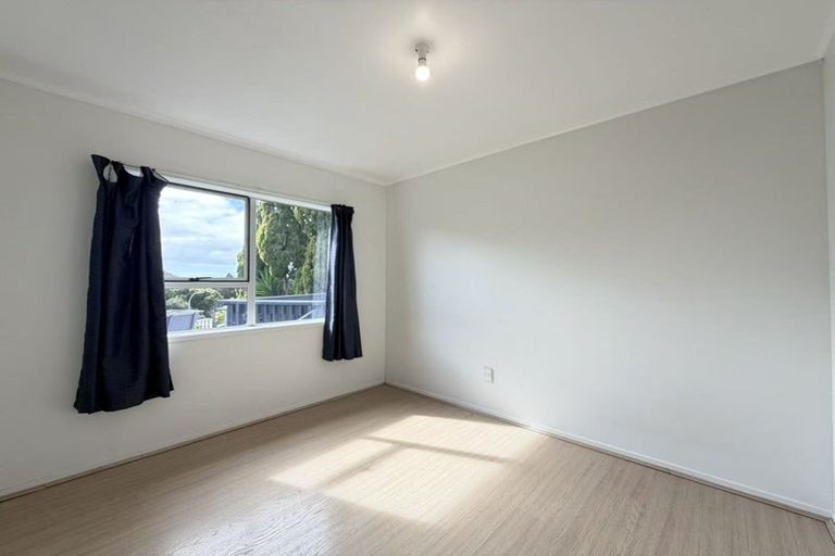 Photo of property in 10 Celeste Place, Totara Vale, Auckland, 0627