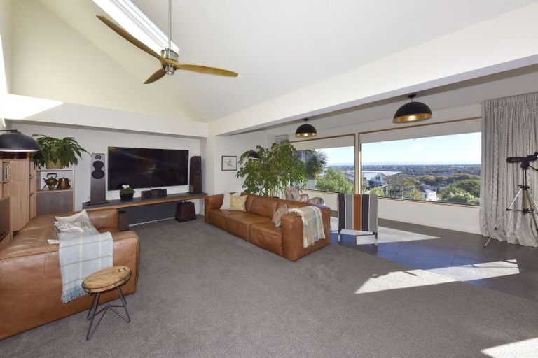 Photo of property in 12 Overdale Drive, Cashmere, Christchurch, 8022