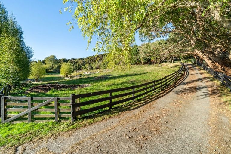 Photo of property in 92 Paekakariki Hill Road, Pauatahanui, Porirua, 5381