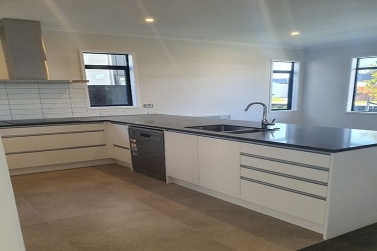 Photo of property in 24 Piripono Crescent, Pukekohe, 2120