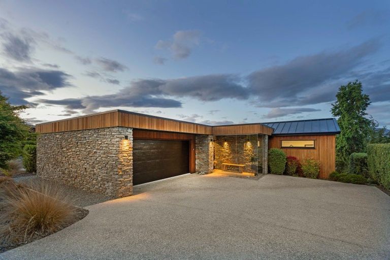 Photo of property in 10 Caithness Court, Jacks Point, Queenstown, 9371
