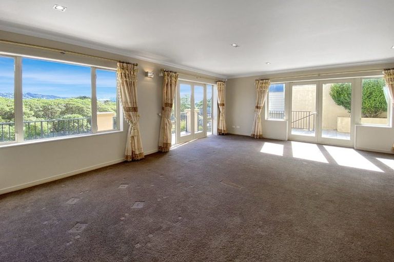 Photo of property in 19 Bunker Way, Strathmore Park, Wellington, 6022