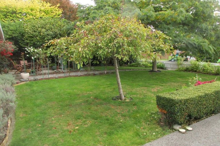 Photo of property in 5 Arthur Grove, Waikanae, 5036