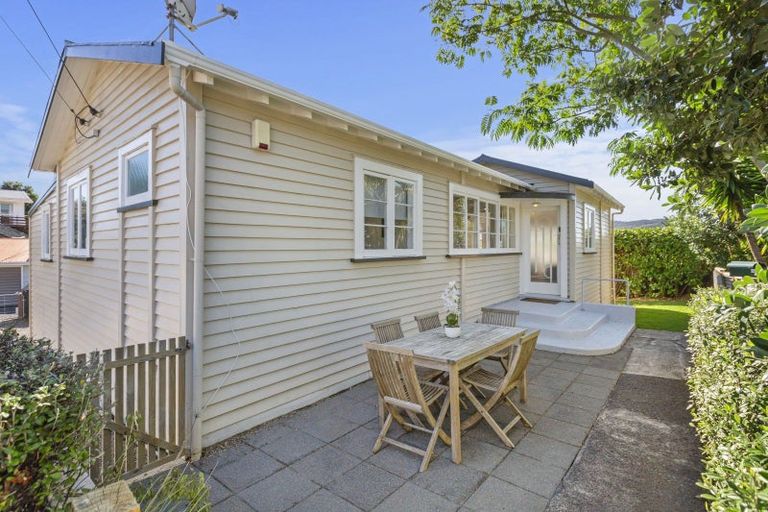 Photo of property in 22 James Street, Raglan, 3225
