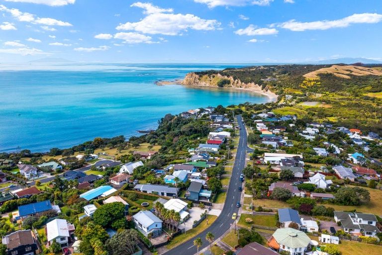 Photo of property in 1412 Whangaparaoa Road, Army Bay, Whangaparaoa, 0930