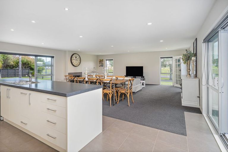 Photo of property in 86 Kupe Drive, Whitianga, 3510