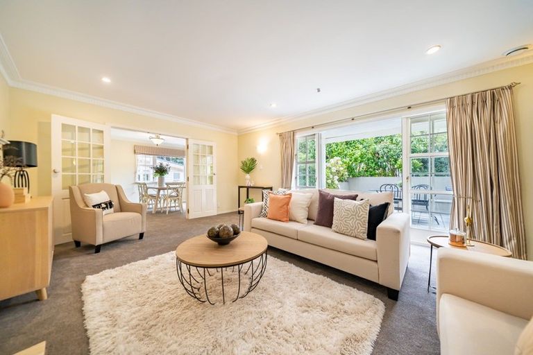 Photo of property in 22 Freemans Way, Pinehaven, Upper Hutt, 5019