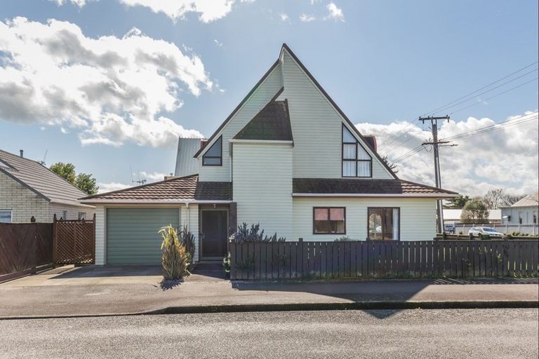 Photo of property in 37 Weraroa Road, Levin, 5510