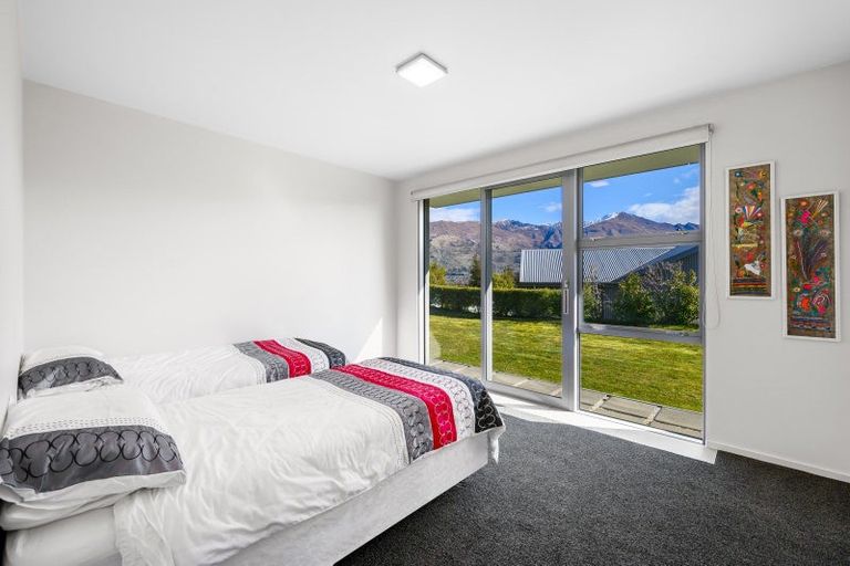 Photo of property in 5 Bovett Place, Wanaka, 9305
