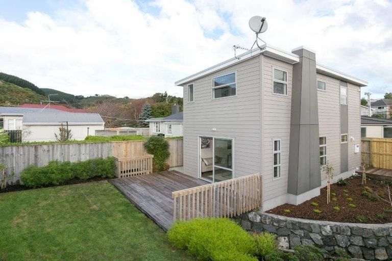Photo of property in 2b Coates Street, Tawa, Wellington, 5028