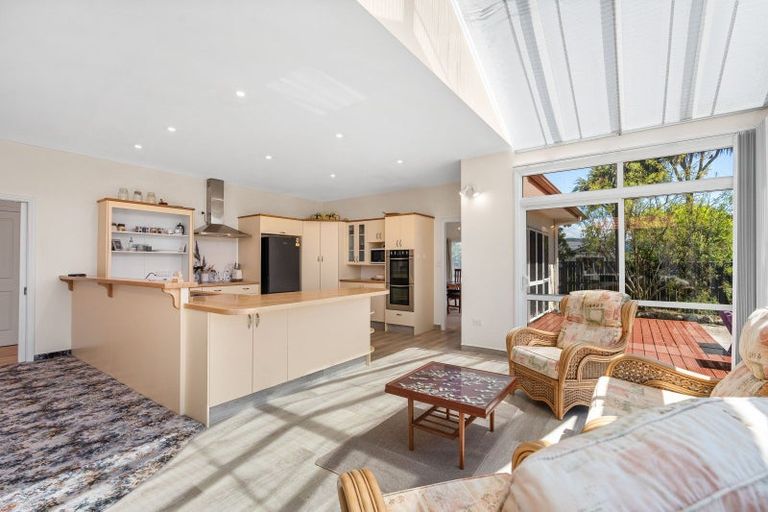 Photo of property in 6 Daffodil Grove, Carterton, 5713