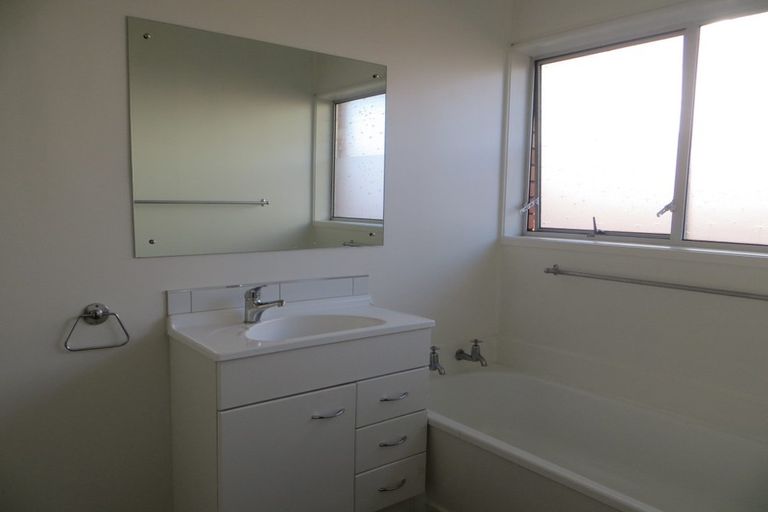 Photo of property in 2/17 Captain Scott Road, Glen Eden, Auckland, 0602