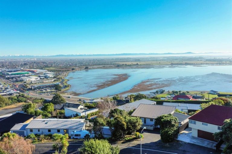 Photo of property in 40 Cannon Hill Crescent, Mount Pleasant, Christchurch, 8081