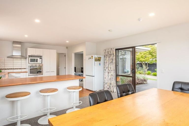 Photo of property in 18 Lowry Avenue, Redwood, Christchurch, 8051