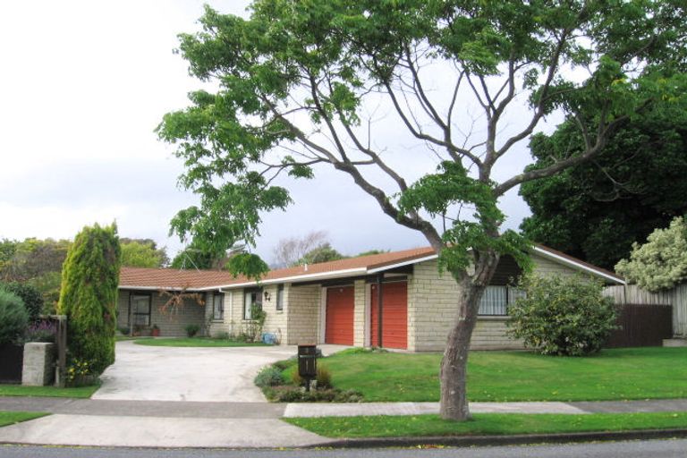 Photo of property in 3 Rosebank Grove, Waikanae, 5036