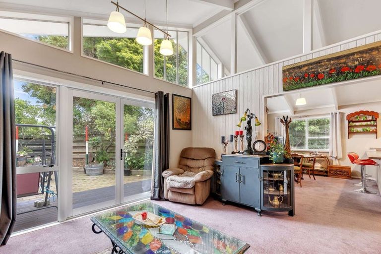 Photo of property in 16 Antrim Place, Hokowhitu, Palmerston North, 4410