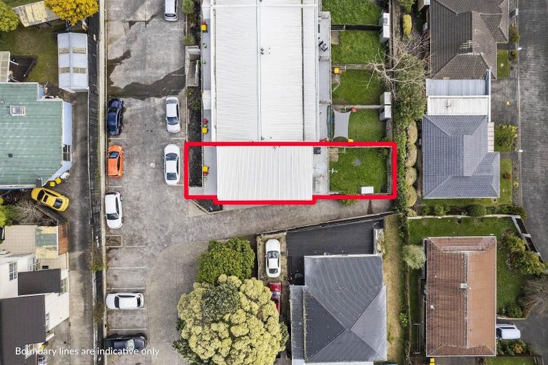 Photo of property in 1/242 Great North Road, Henderson, Auckland, 0612