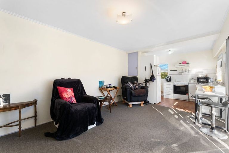 Photo of property in 15 Jaemont Avenue, Te Atatu South, Auckland, 0610