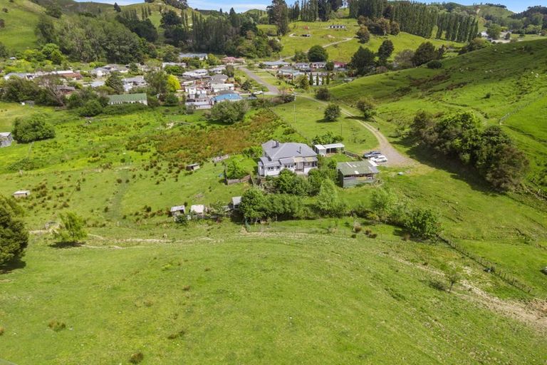 Photo of property in 14 Wilson Road, Hunterville, 4730