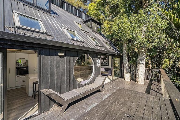 Photo of property in 43 Kohu Road, Titirangi, Auckland, 0604