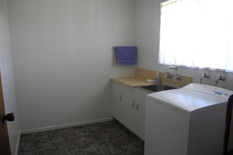 Photo of property in 11 Oxford Street, Waimate, 7924