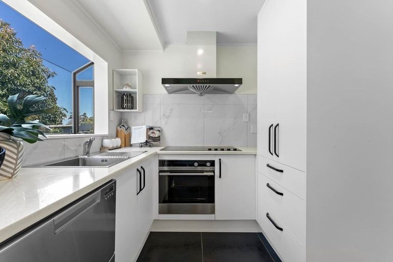 Photo of property in 2/20 Jonathan Place, Sunnynook, Auckland, 0620
