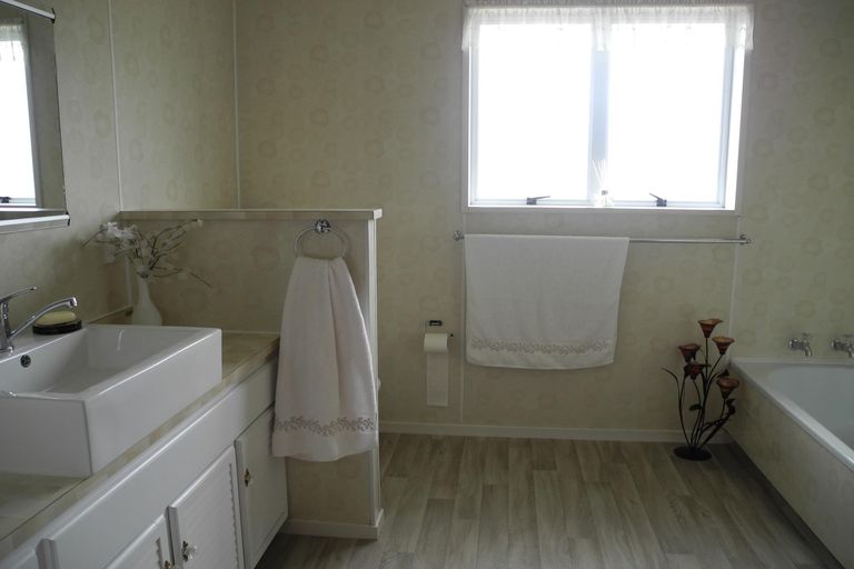 Photo of property in 11 Oxford Street, Waimate, 7924