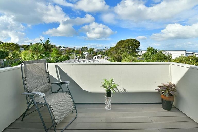 Photo of property in 6/18 Parr Terrace, Castor Bay, Auckland, 0620