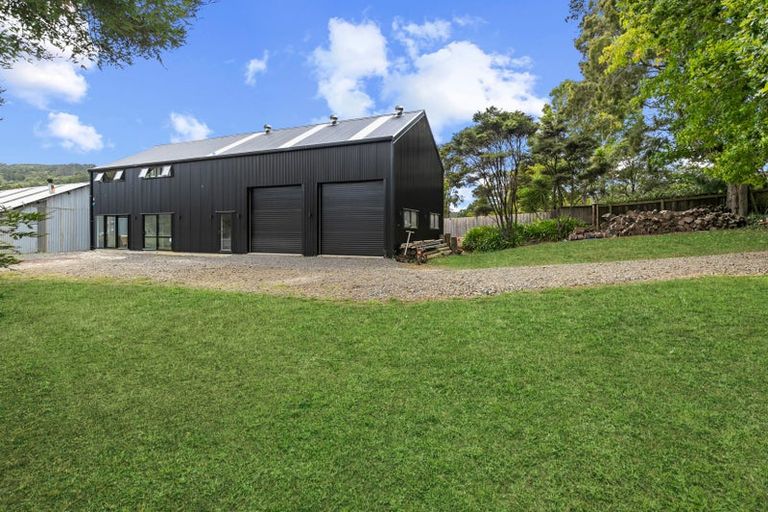 Photo of property in 127 Bethells Road, Waitakere, 0781