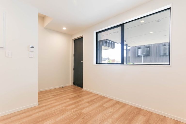 Photo of property in 2/32a Westgate Drive, Massey, Auckland, 0614