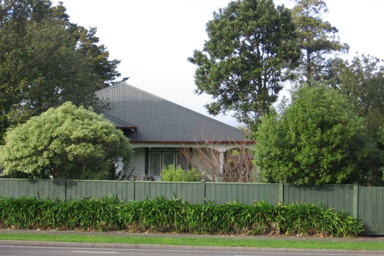 Photo of property in 4 Napier Road, Terrace End, Palmerston North, 4410