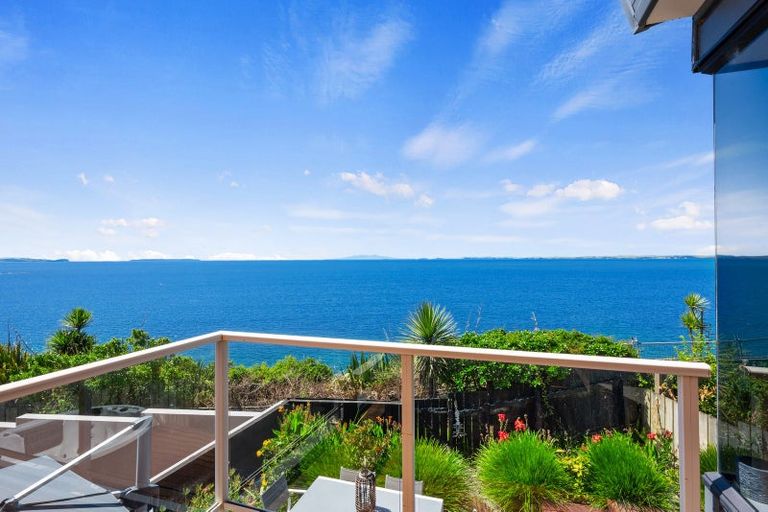 Photo of property in 1/127 Churchill Road, Rothesay Bay, Auckland, 0630