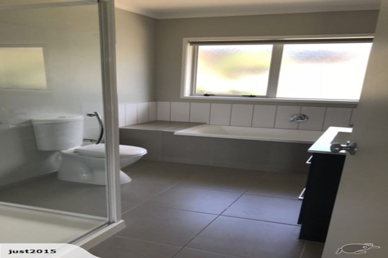 Photo of property in 11 Mural Place, Greenhithe, Auckland, 0632