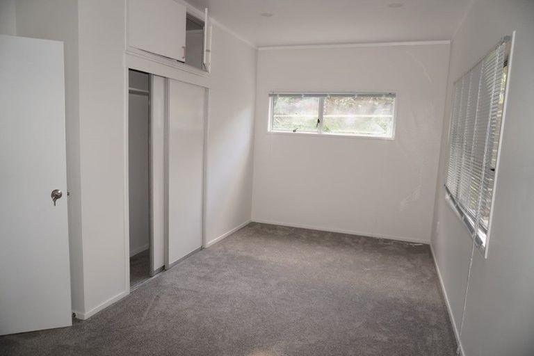 Photo of property in 8 Edgeworth Road, Glenfield, Auckland, 0629