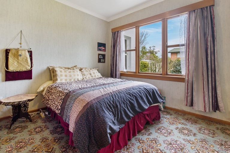 Photo of property in 65 Timaru Road, Waimate, 7924