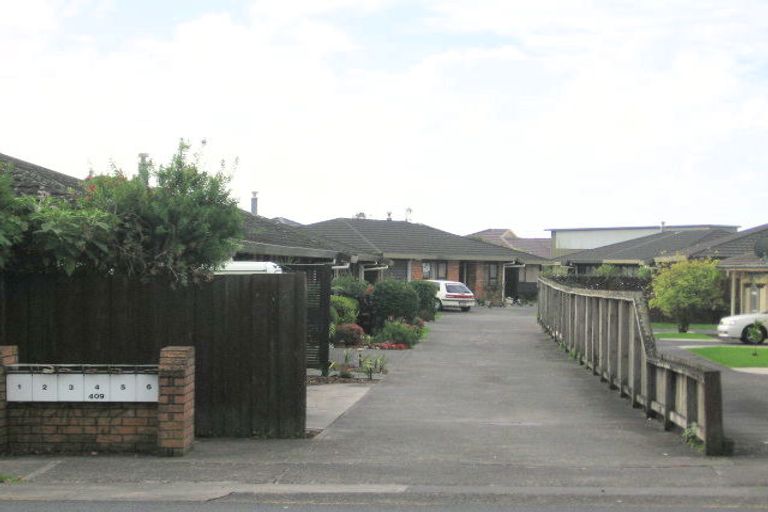 Photo of property in 1/409 West Coast Road, Glen Eden, Auckland, 0602