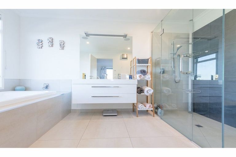 Photo of property in 23 Katania Heights, Brightwater, 7022