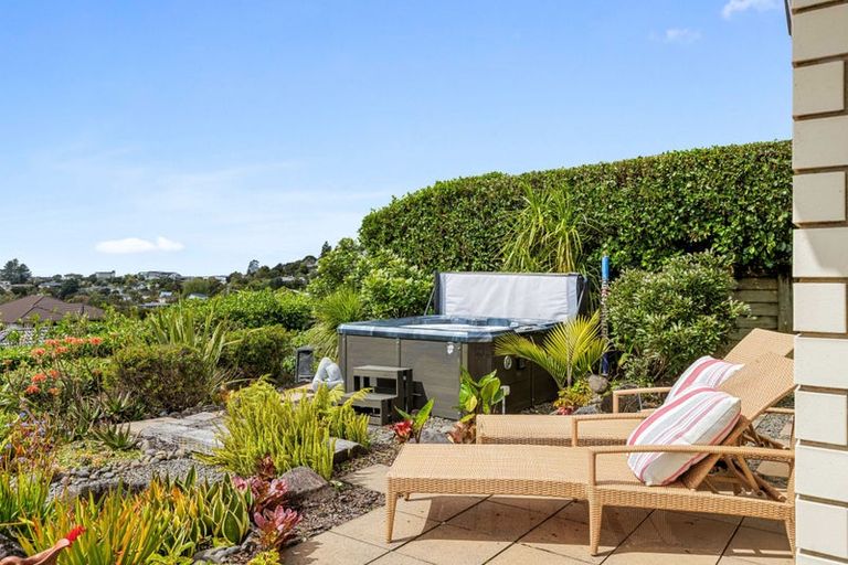 Photo of property in 15 Seaview Crescent, Hatfields Beach, Orewa, 0931