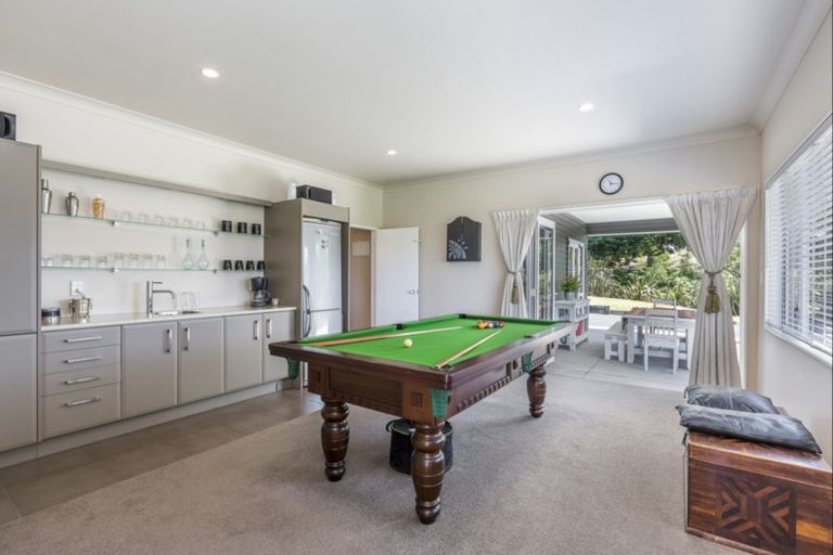 Photo of property in 87 Whangaparaoa Road, Red Beach, 0932
