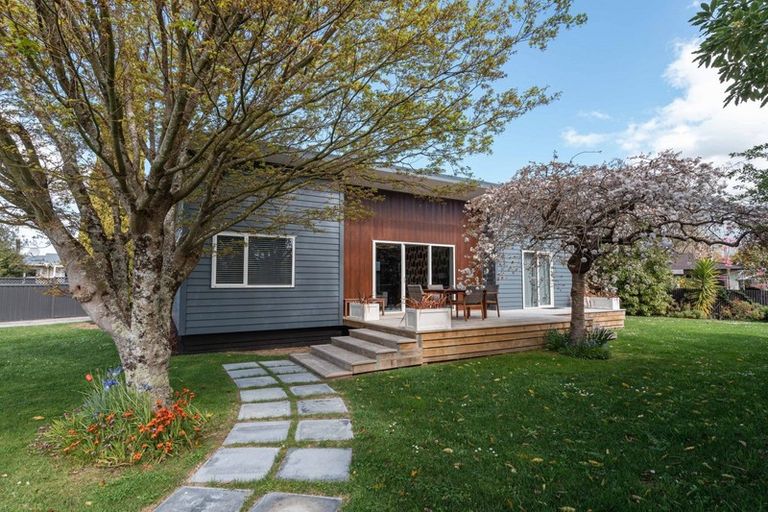 Photo of property in 8 Mahupuku Street, Greytown, 5712