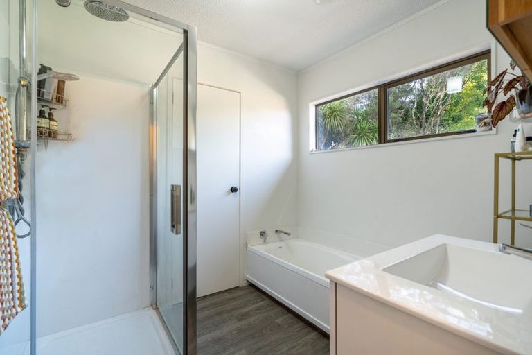 Photo of property in 2/33 Sapphire Place, Bayview, Auckland, 0629