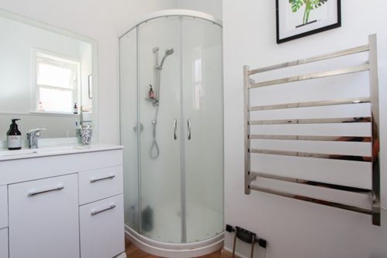 Photo of property in 2 Bains Avenue, Hamilton East, Hamilton, 3216