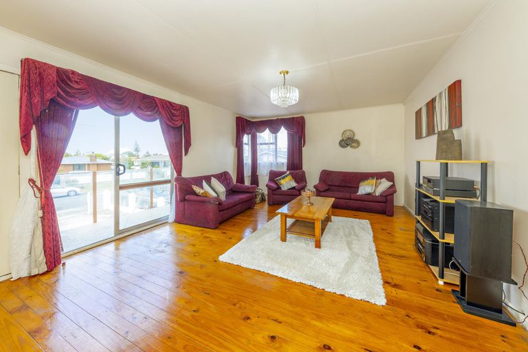 Photo of property in 1/4 Daniel Avenue, Mangere East, Auckland, 2024