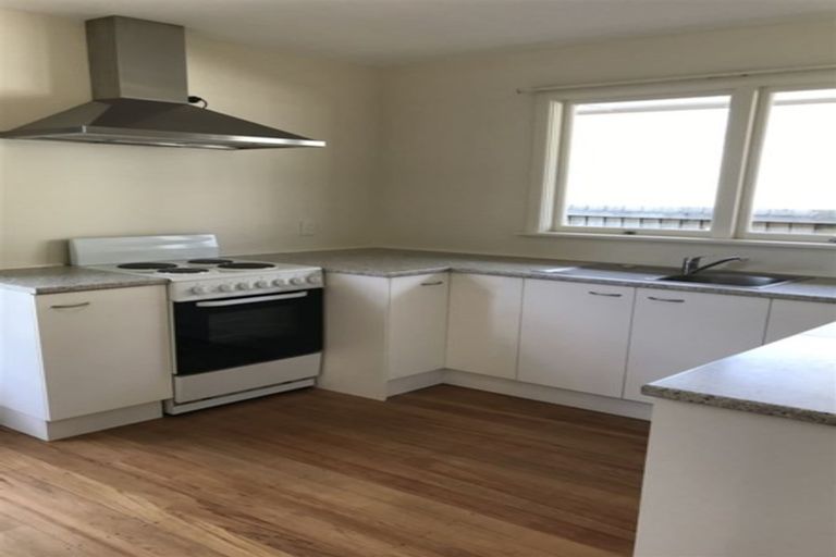 Photo of property in 2/102 Wainoni Road, Avondale, Christchurch, 8061