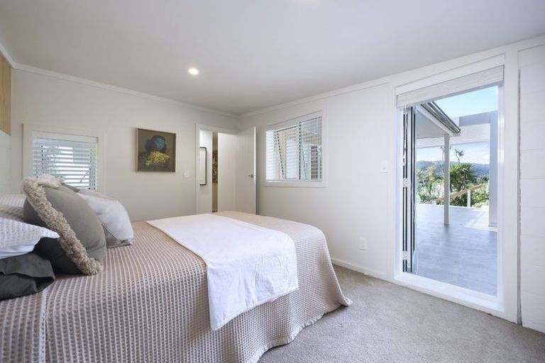 Photo of property in 15 Piha Road, Piha, New Lynn, 0772