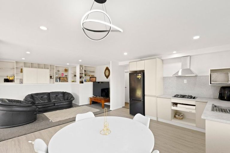 Photo of property in 11 Western View Court, Sunnyvale, Auckland, 0612