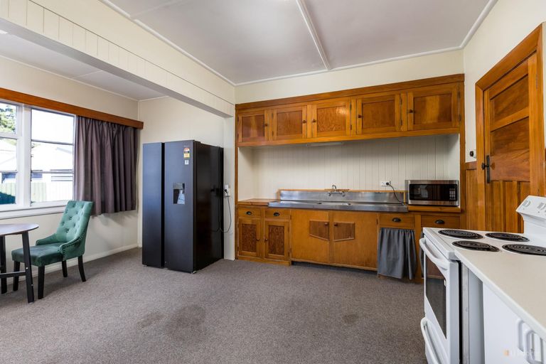 Photo of property in 1 Maude Street, Waimate, 7924